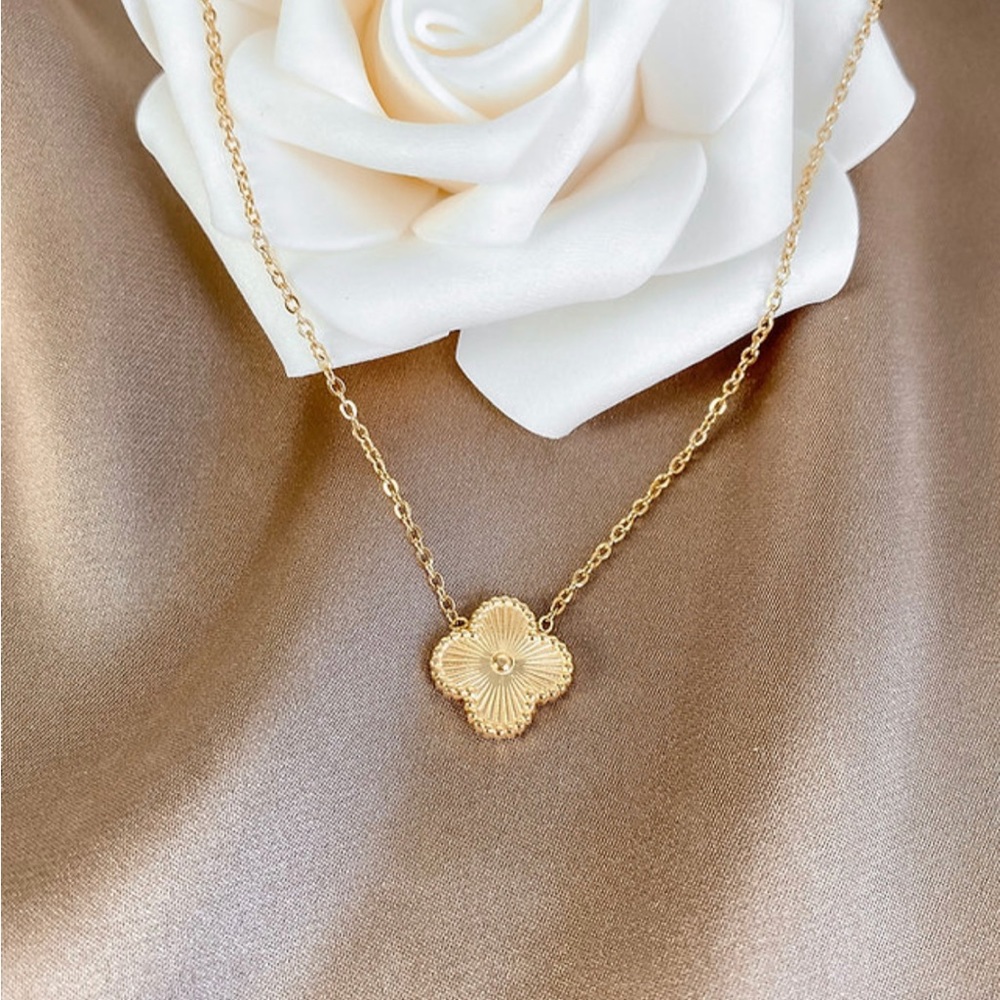 clover necklace